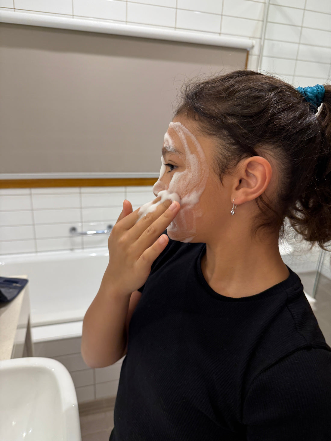 How to Help Your Tween Build a Healthy Skincare Routine